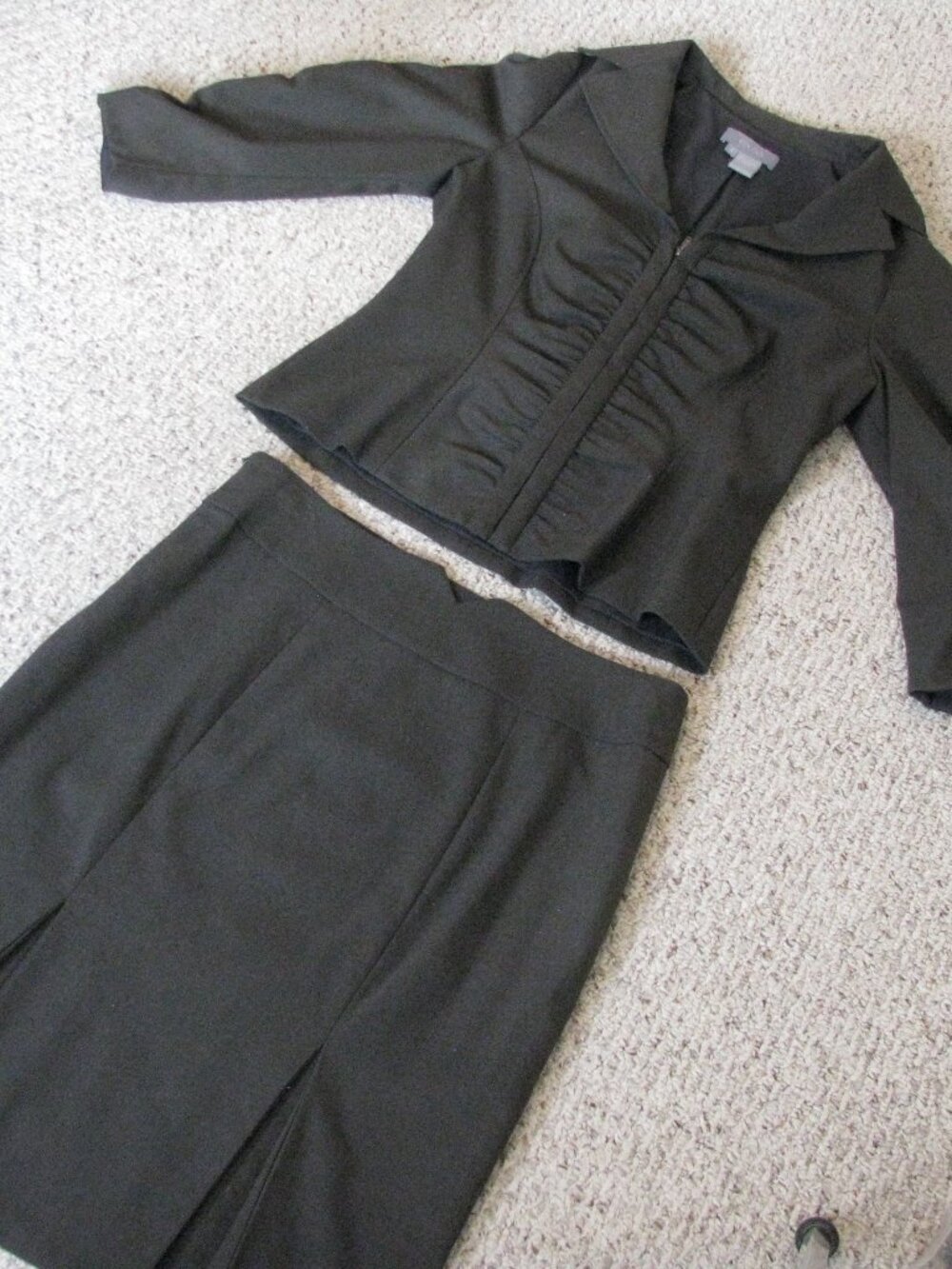 Eccoci Business Suit in Earthy Green